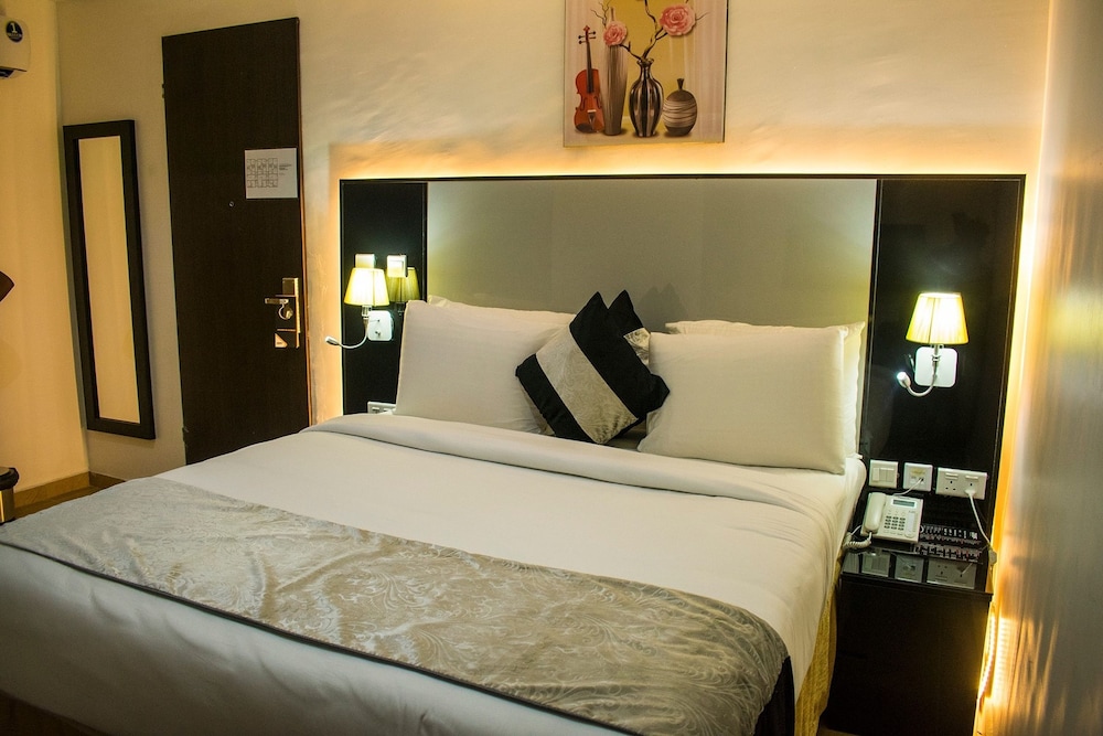 Deluxe Room - Photo 33
