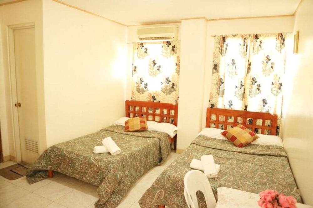Twin Bed Room