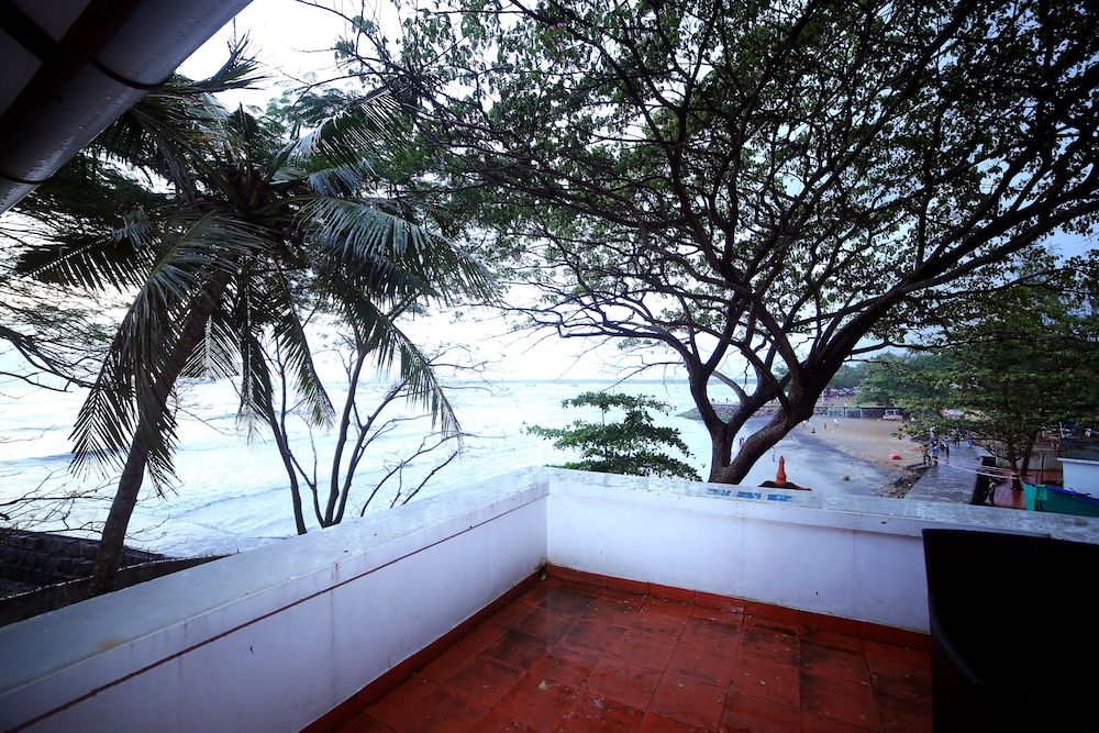 Deluxe Room, 1 Double Bed, Sea View photo 3