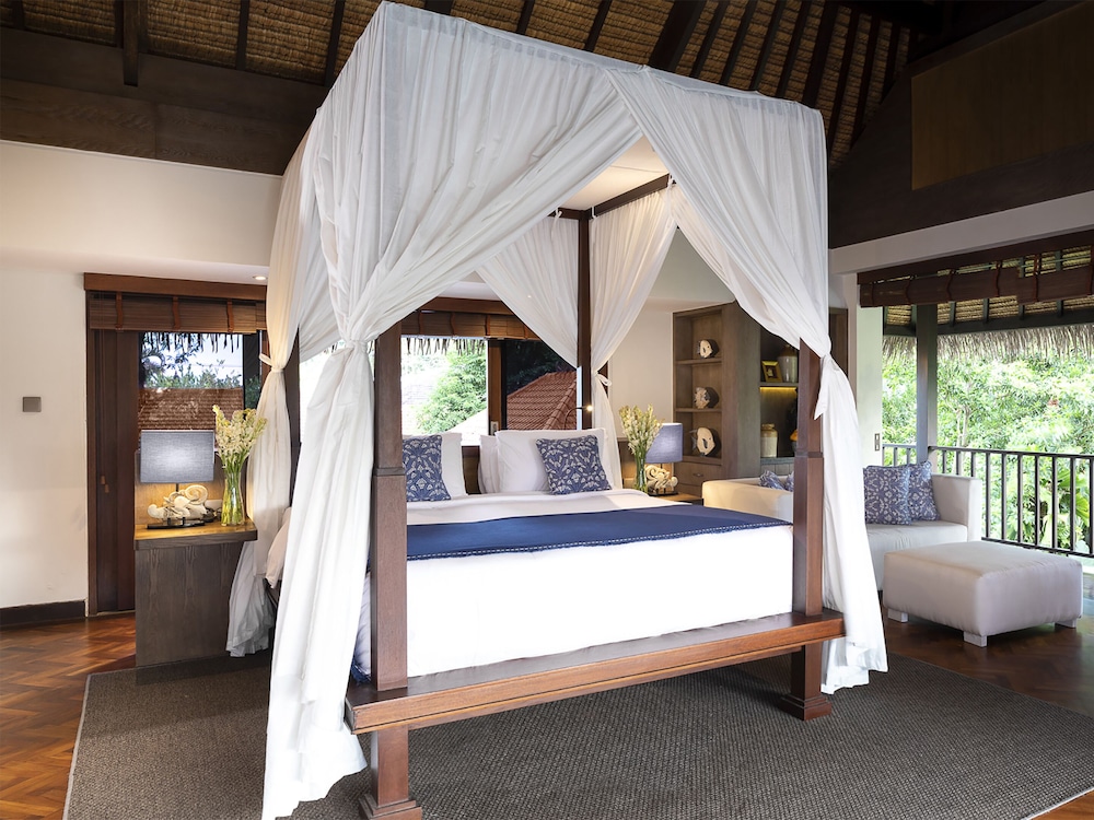 Villa, 5 Bedrooms, Pool View photo 2