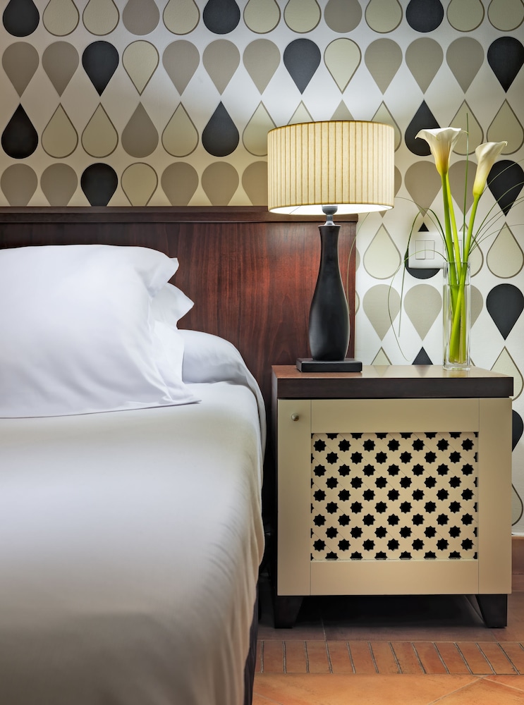 Double Room Single Use, Pool View