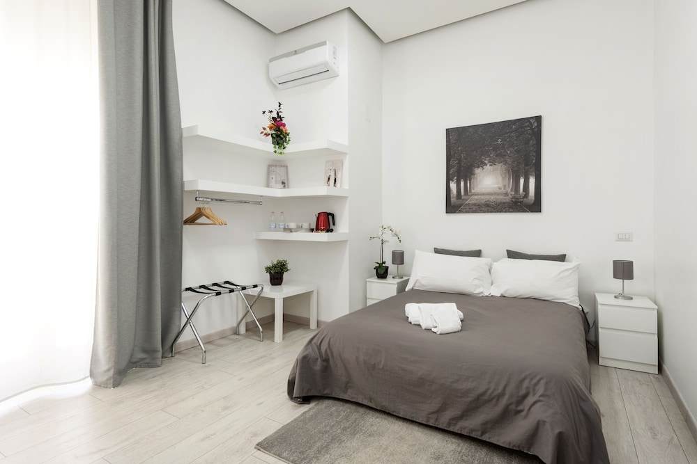 Comfort Double Room Single Use, 1 Large Twin Bed, Balcony photo 2