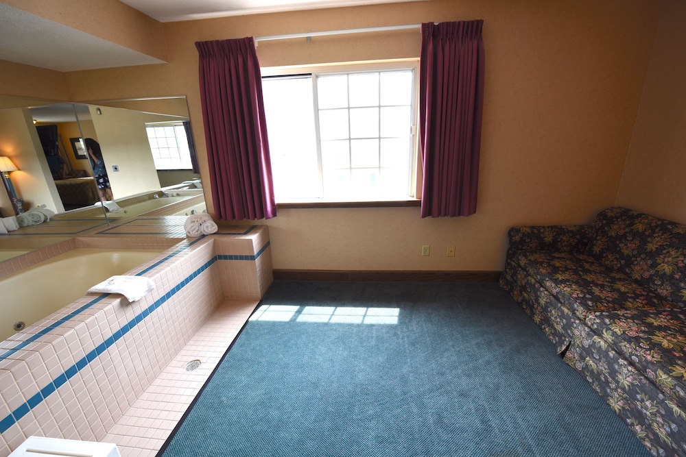 Deluxe Room, 2 Queen Beds and 1 Double Sofa Bed, Balcony, Lake Front