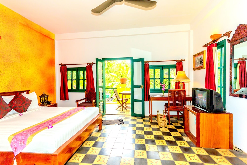 Deluxe Double Room, 1 Bedroom, Balcony, Pool View photo 3