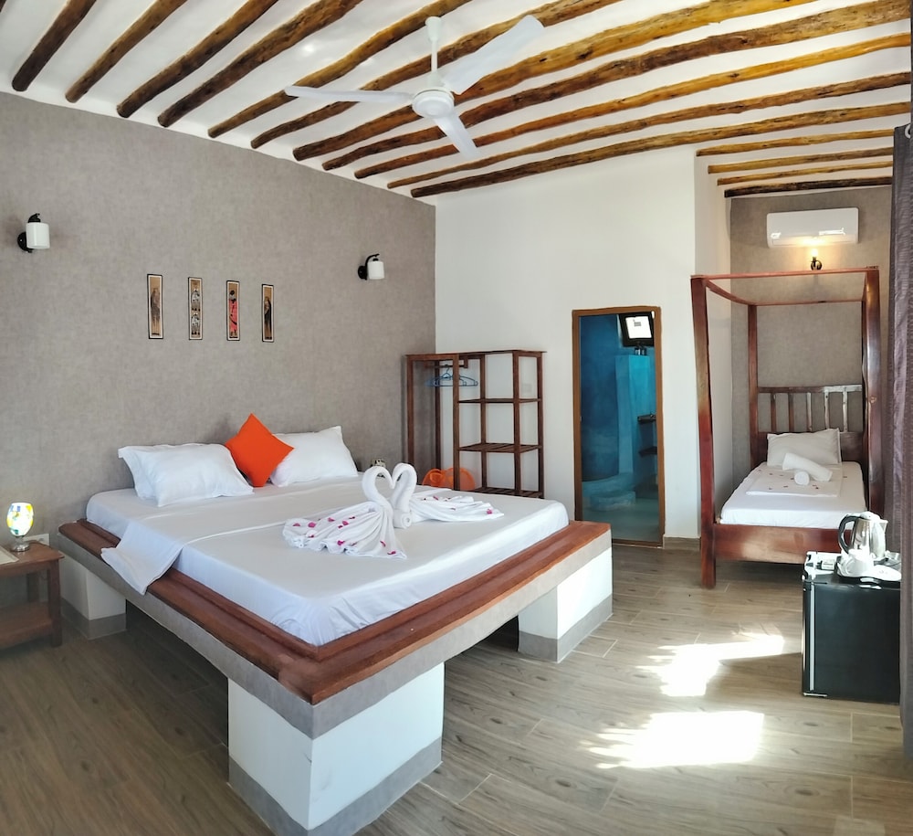 Classic Triple Room, 1 Bedroom, Balcony photo 3