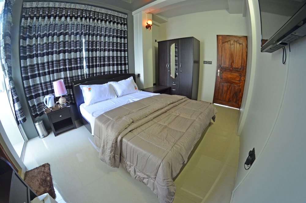 Standard Triple Room, Multiple Beds, Non Smoking, City View photo 2