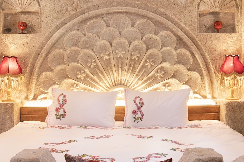 Luxury Suite - Photo 12