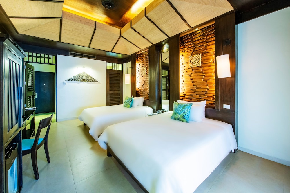Deluxe Room, Sea View - Photo 11