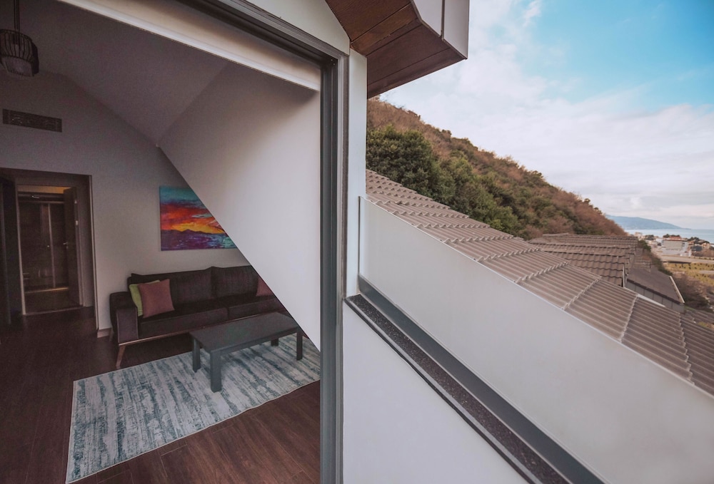 Elite Suite with Balcony and Sea View - Photo 2