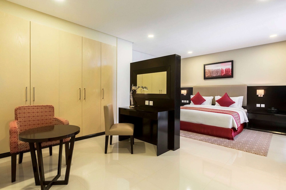 Premium Apartment, 2 Bedrooms, Smoking (2 King Beds and 1 Twin Bed) photo 2