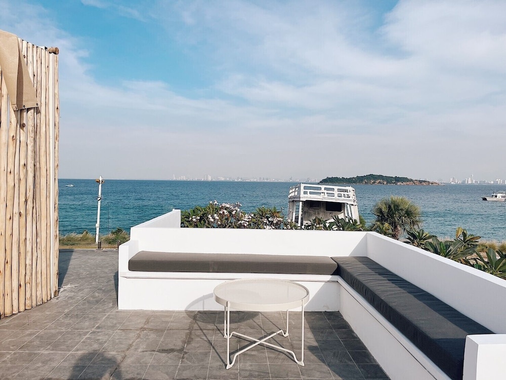 Atlantic Blue Ocean Villa - Photo 3