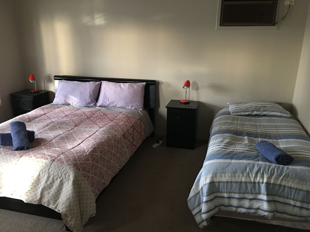 House, 3 Bedrooms photo 3