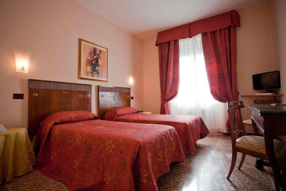 Economy Room - Photo 4