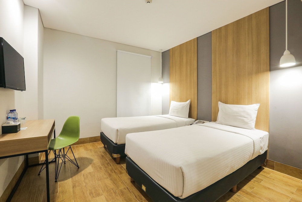 Superior Twin Room, 2 Twin Beds, Non Smoking, City View photo 2