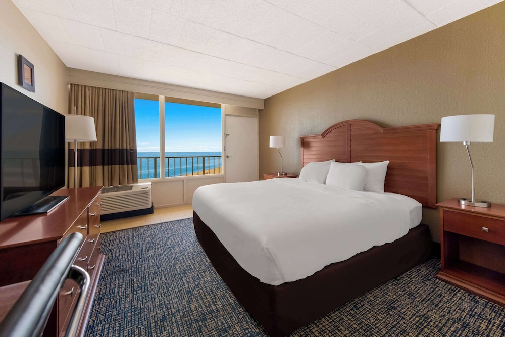 Standard Room, 1 King Bed, Non Smoking - Photo 1