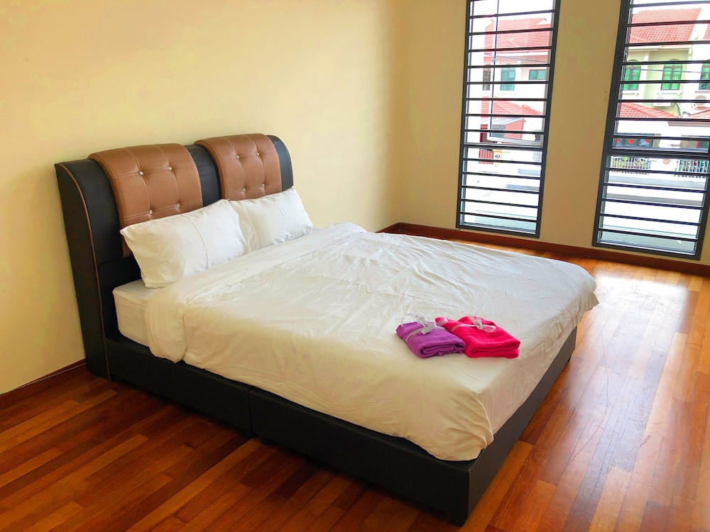 House, 3 Bedrooms photo 1