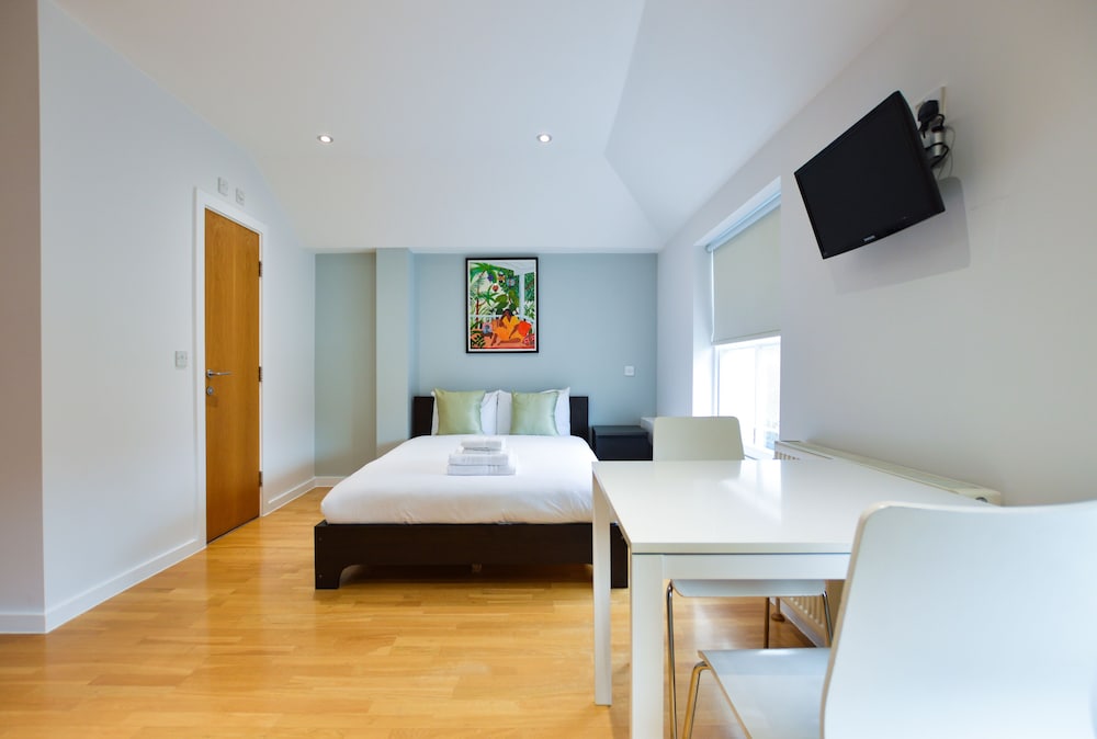 Top Floor Studio Apartment photo 1