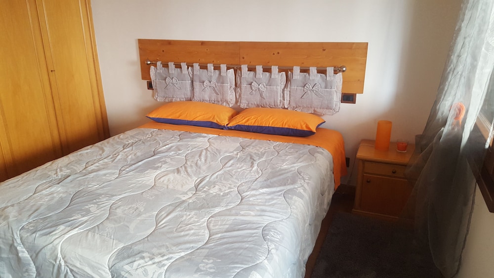 Double Room, 1 Double Bed, Shared Bathroom, City View (Paola)