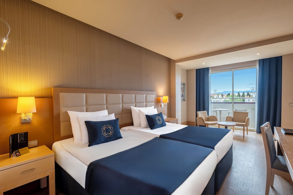 Deluxe Room Garden View Room (Main Building or Garden Rooms)