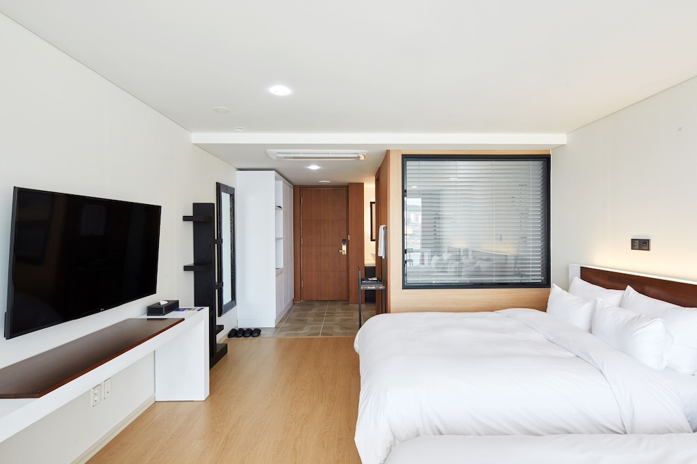 Deluxe Twin Room - Photo 6
