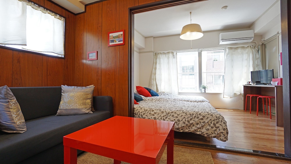 Queen Bed Room - Photo 2