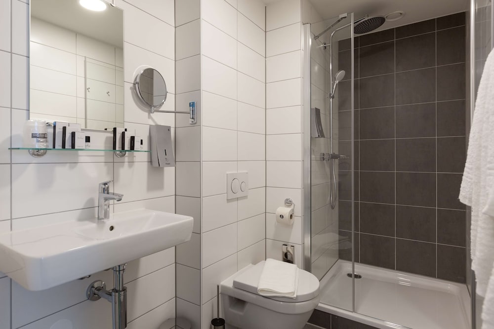Family Room, Multiple Beds, Non Smoking (Shower Only) - Photo 6