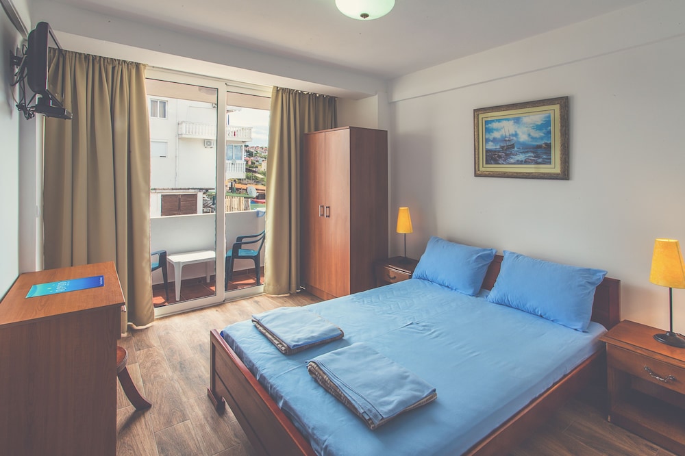Classic Double or Twin Room, Beach View photo 2