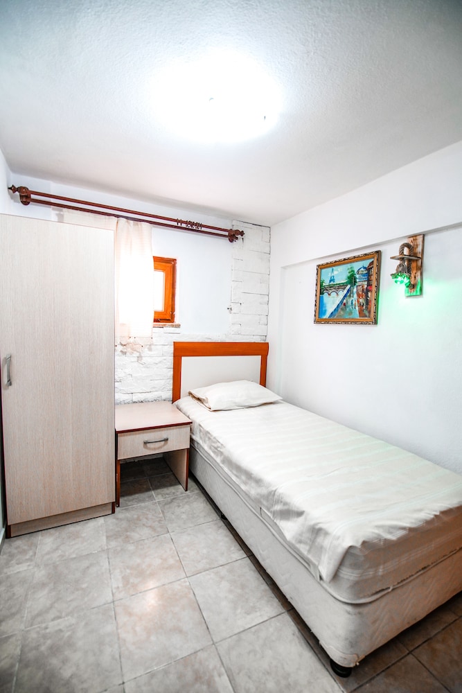 Economy Single Room (Basement, No View) photo 1