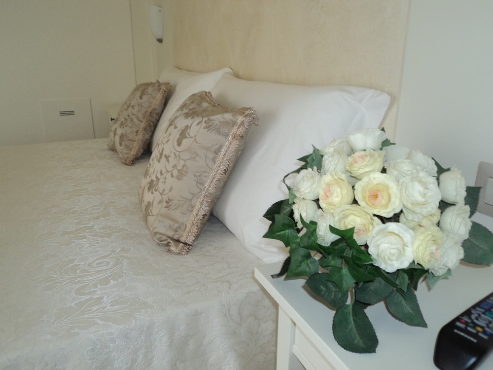 Standard Double Room - Photo 2