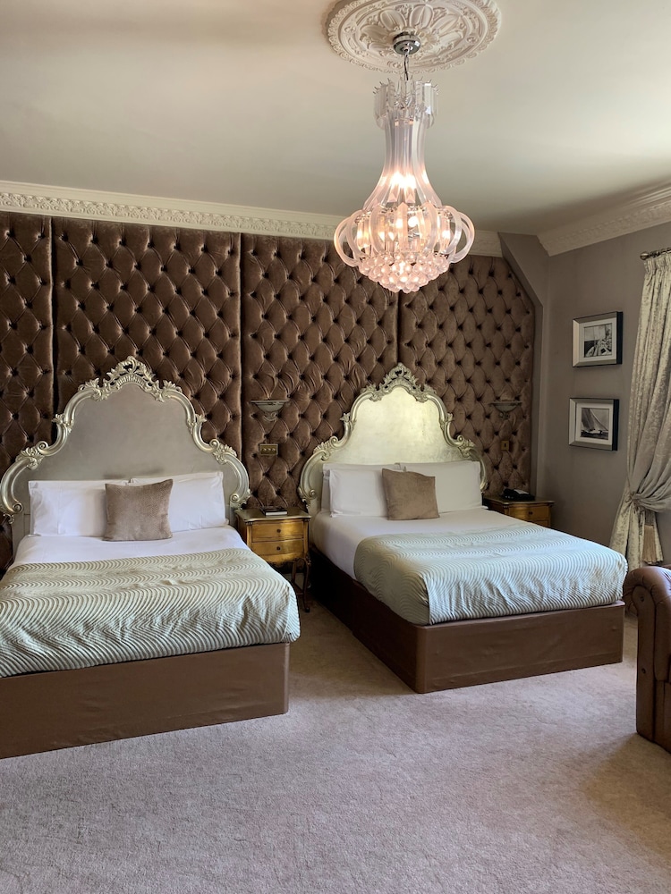 Quarter Room (Sleeps 6) photo 3