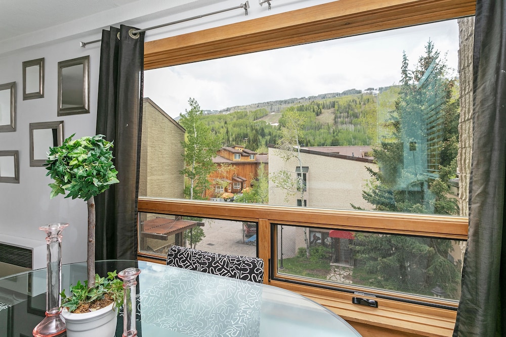 Condo, 2 Bedrooms