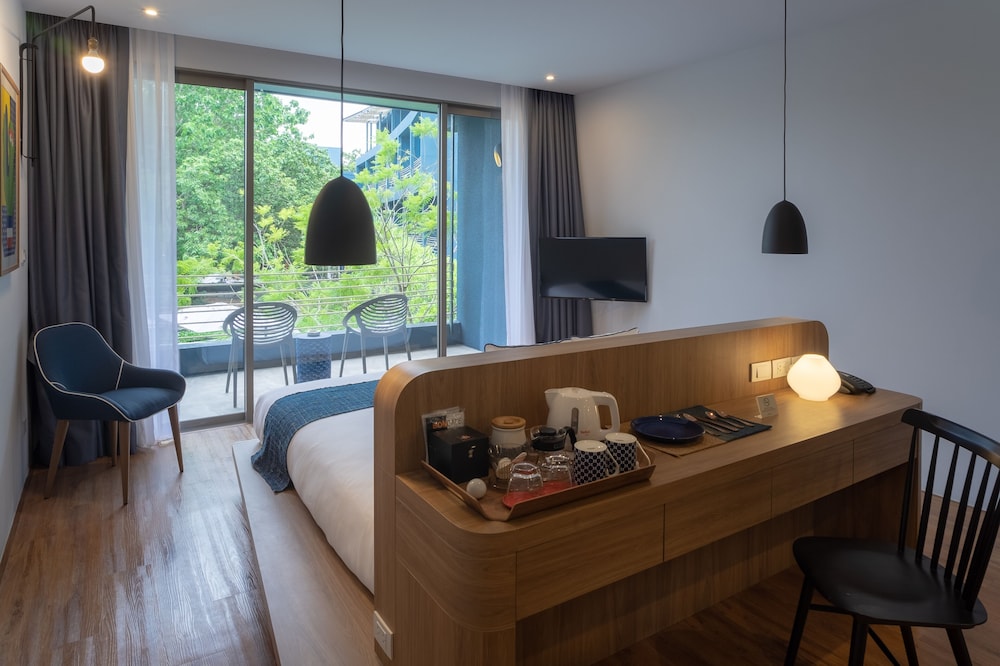 Deluxe Room - with Bodhi Tree view, Balcony and Open-plan Bathtub