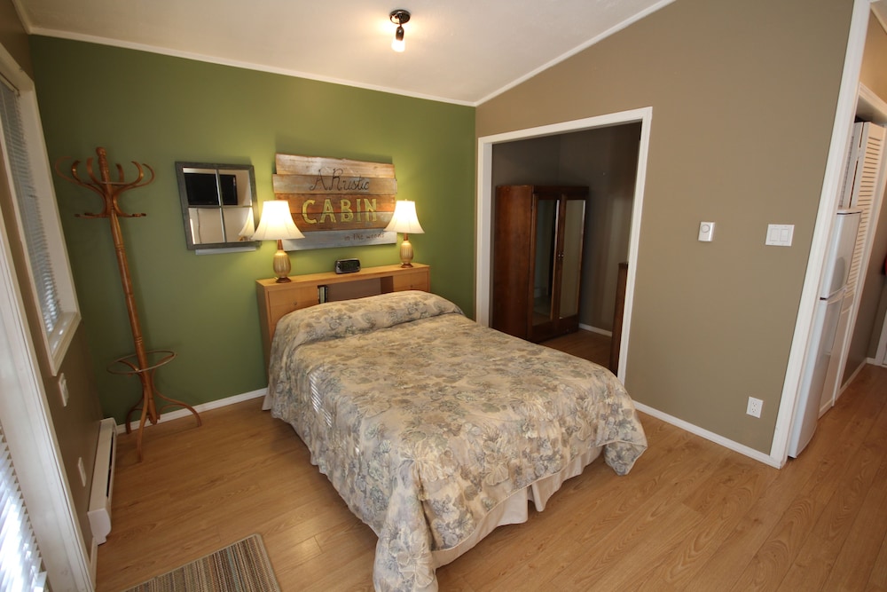 Cedar Cottage (No Pets)