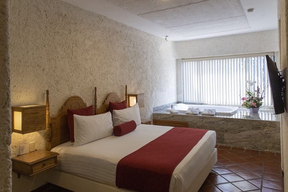 Terrace Suite, King bed and Jacuzzi - Photo 1