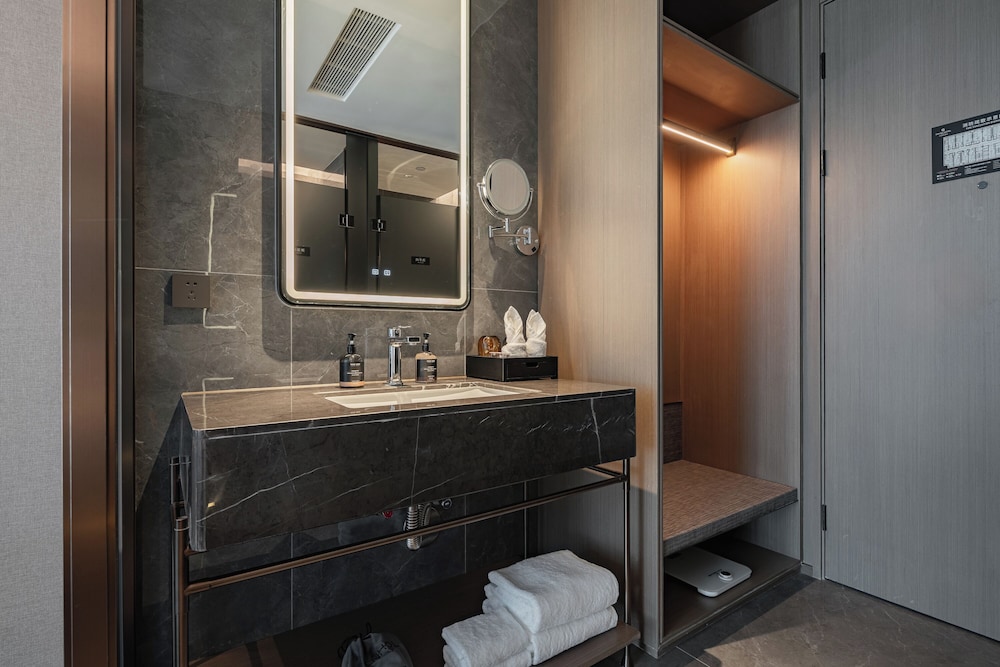 Superior Twin Room, City View
