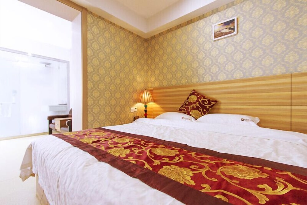 Suite Room -Smoking,Eco Plan (Stairs Only,Second Or Third Floor)