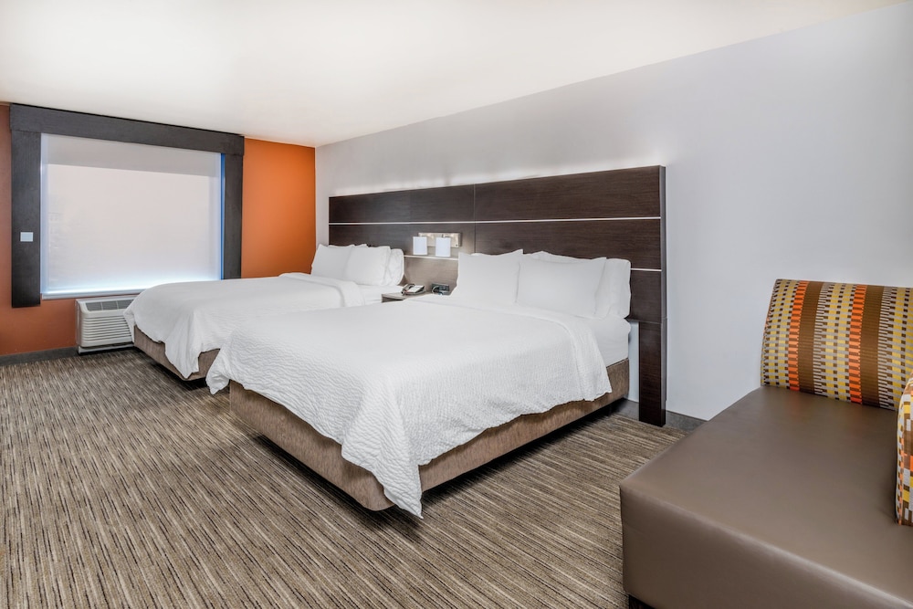 Suite, 2 Queen Beds, Accessible Bathtub, Non Smoking (Communications, Accessible Tub) photo 2