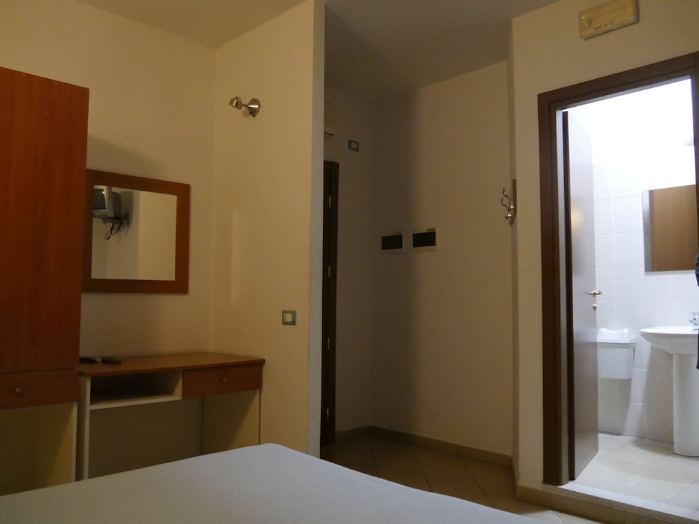 Triple Room, 3 Twin Beds photo 1