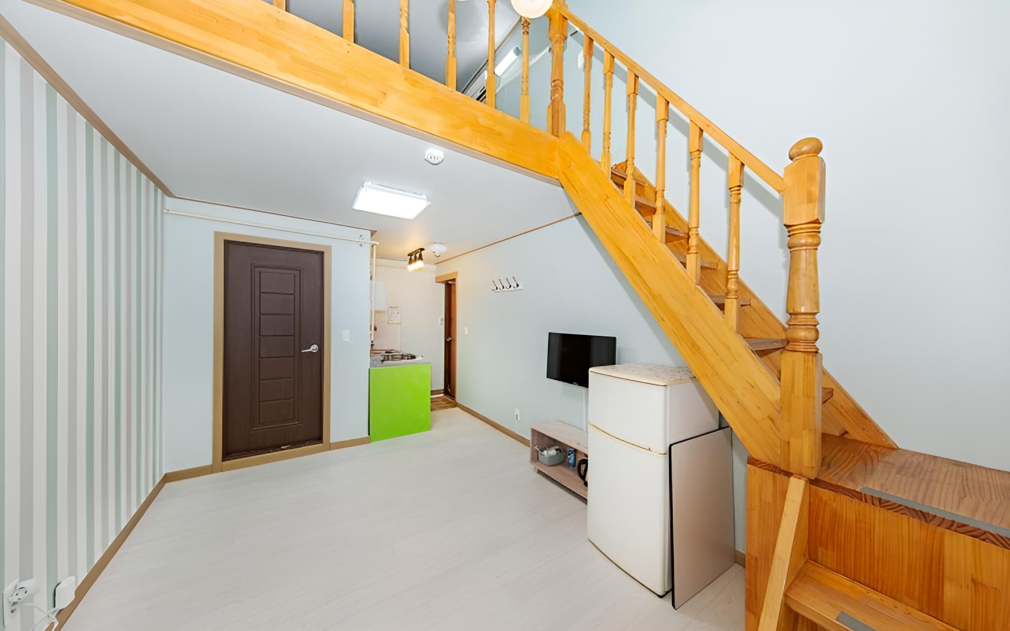 Room (Building C - Duplex (living room + bu) photo 1