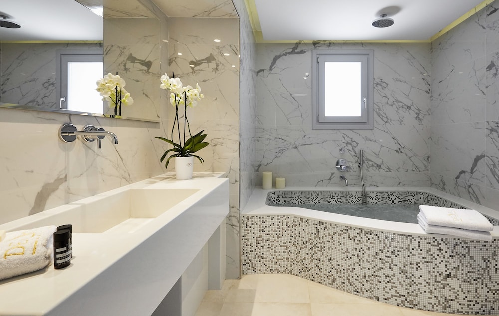 Suite, Hot Tub, Resort View (Elegant - Private Pool) photo 2