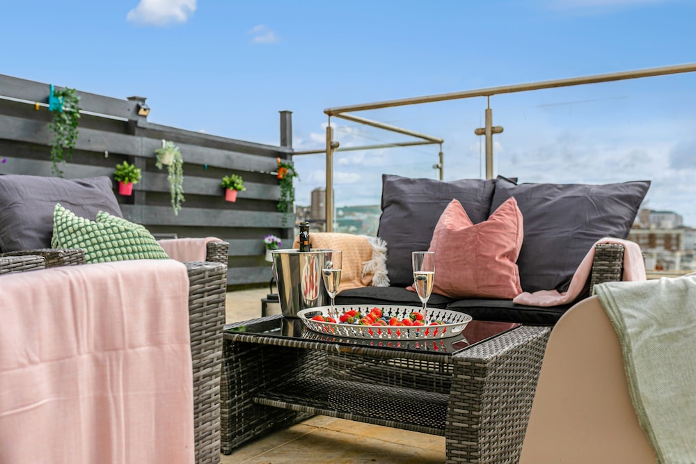 Apartament na szczycie w Brighton Beach City z widokiem na morze i balkonem, Zdjęcie 8