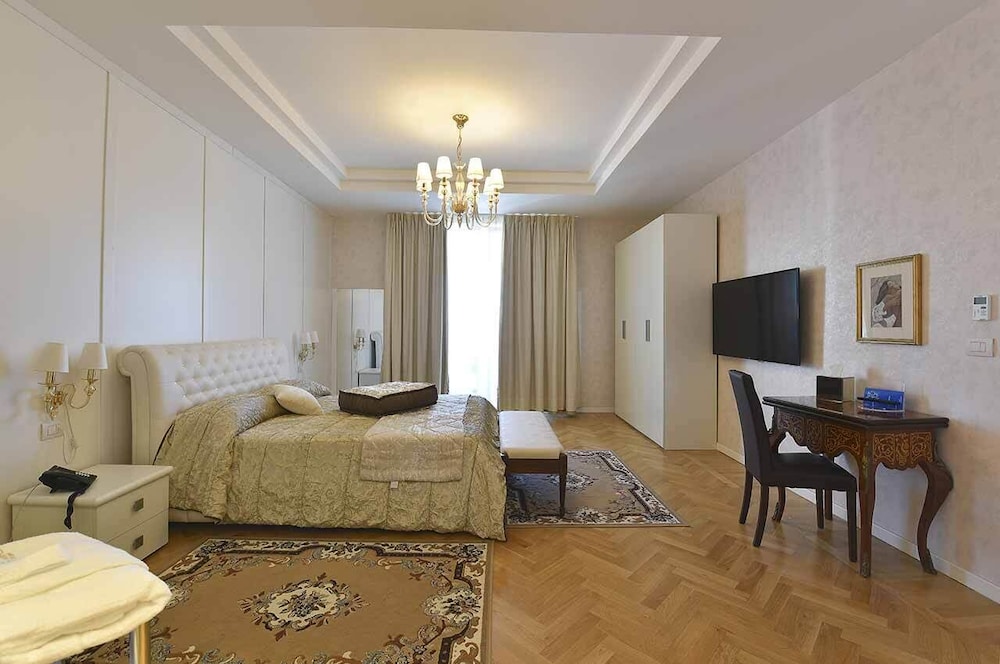 PRESIDENT SUITE photo 3