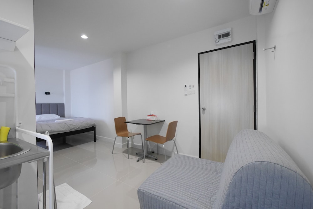 Single Room, Balcony, City View photo 1
