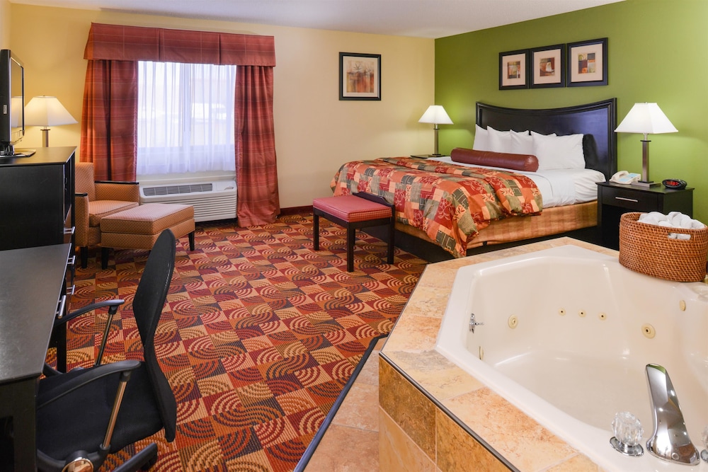 Suite, 1 King Bed, Non Smoking, Jetted Tub - Photo 8