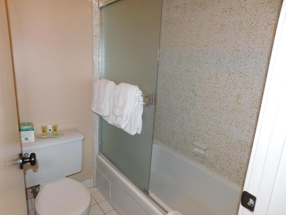 Double Room, 2 Queen Beds, Balcony photo 3