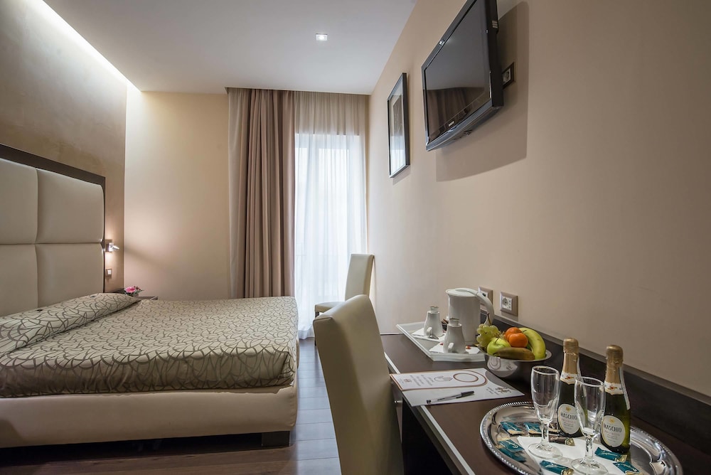 Double Room thumbnail 6