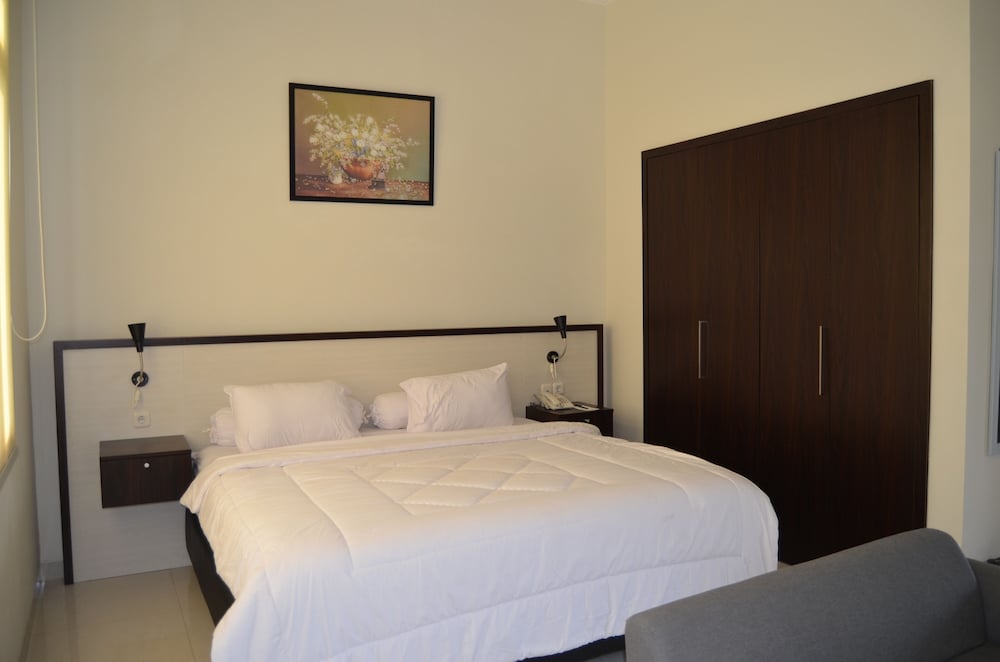 Executive Room - Photo 1