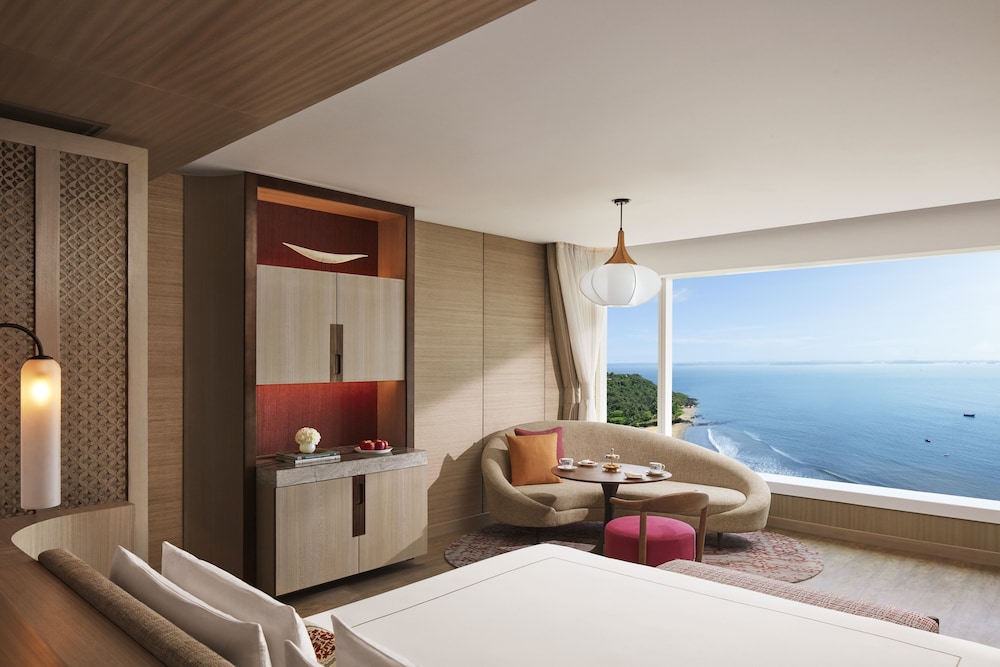 Club Room, 1 King Bed, Sea View (Taj)