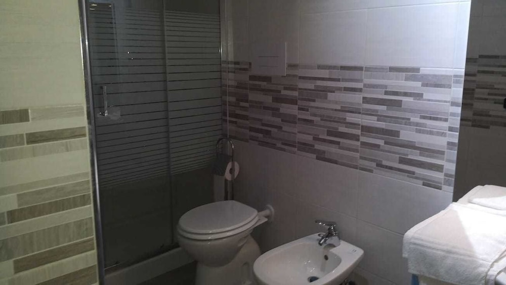 Deluxe Room - Photo 9