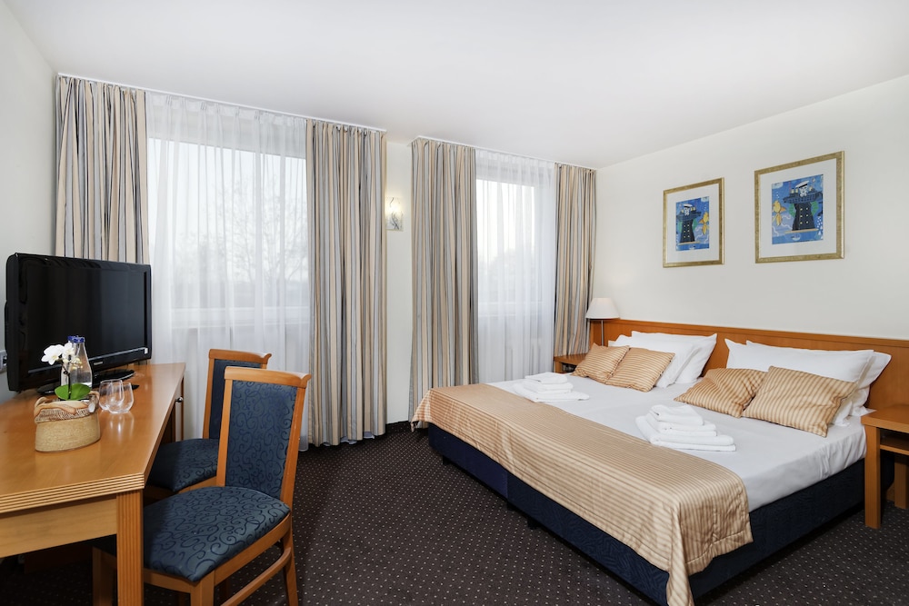 Deluxe Triple Room photo 2